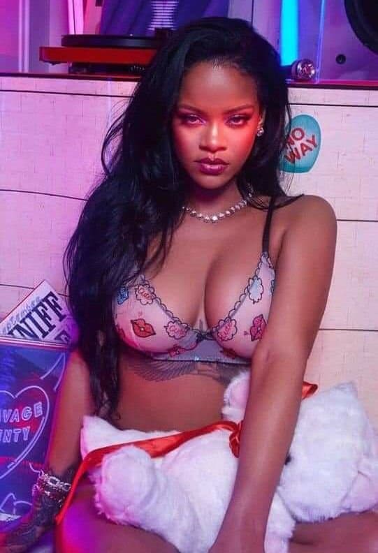 Rihanna Is Such A Beautiful Goddess Slut How Could You Not Resist A Edging Session ??