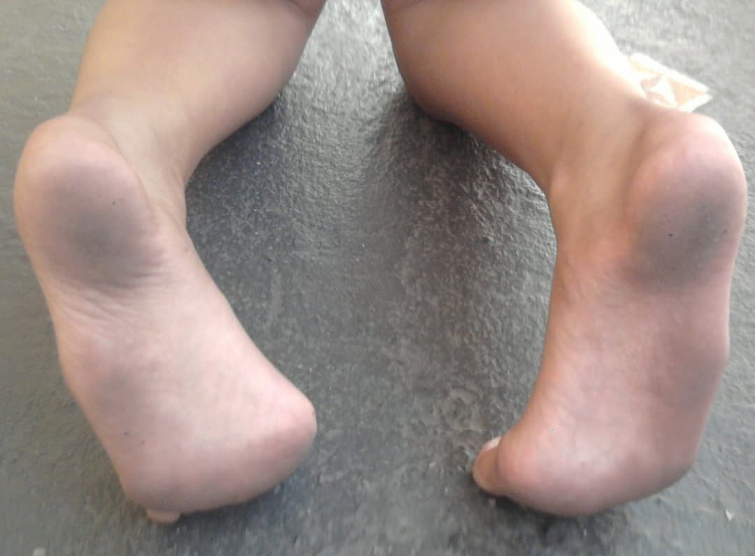 dirty soles / solinhas do pé sujas da morena