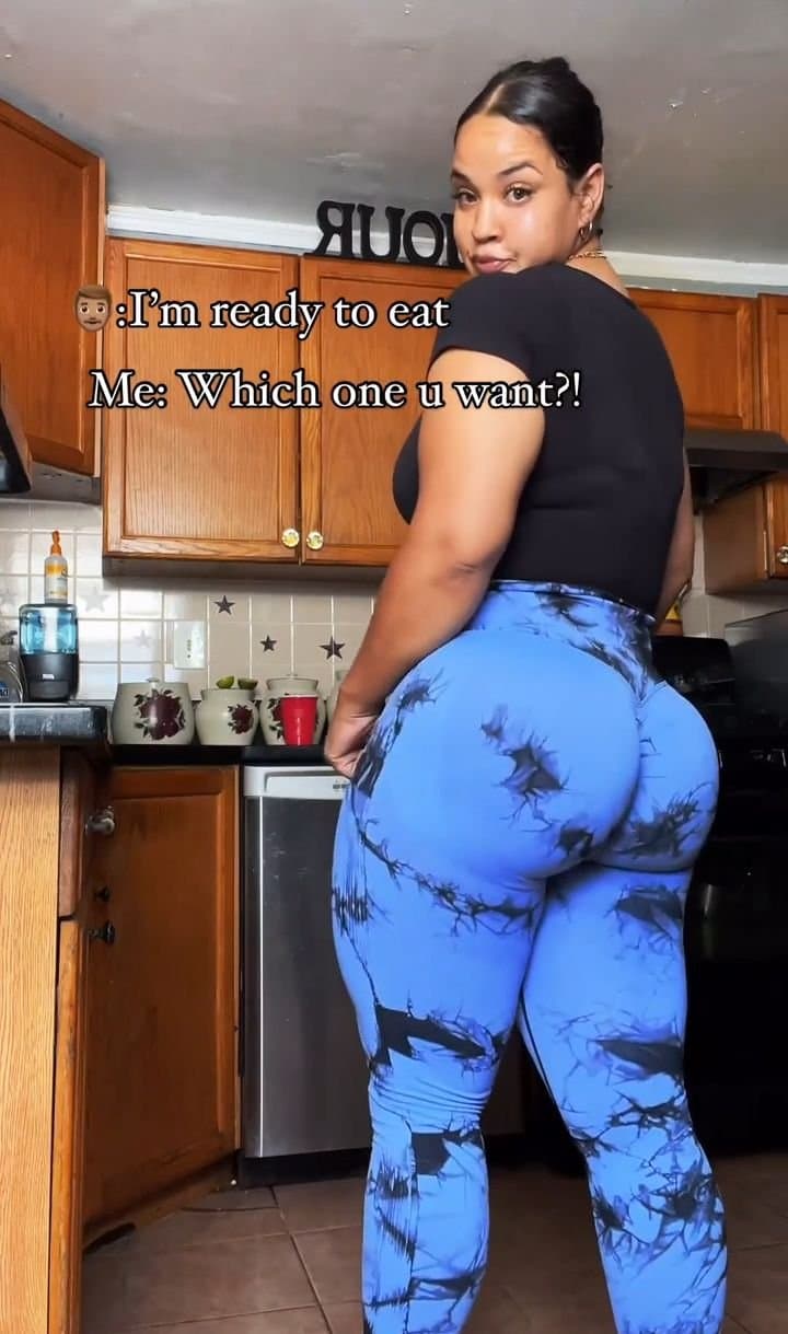 Thick Phat Booty Twerking n Da Kitchen .. We Need I.D !!