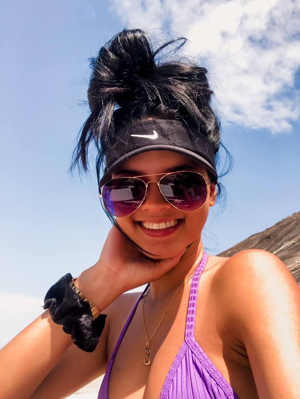 Encontrei ela na praia e comi ela enquanto o corno tava em casa