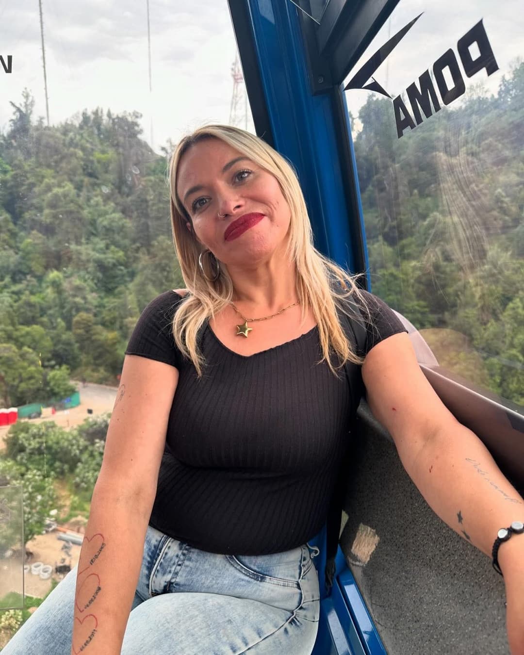 Haberme cogido a la mamá y unos años mas tarde a su hija fue excitante, las dos la chupan delicioso