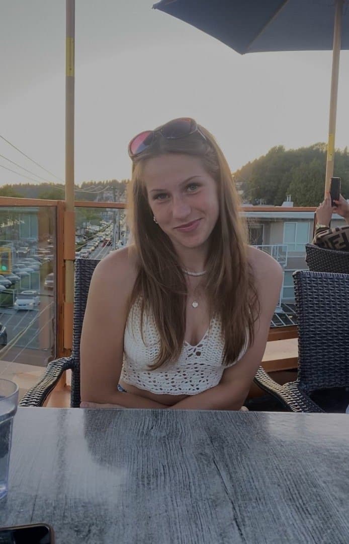 Click to view full size Which sister is hotter Skylar and Alexis