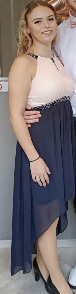 Click to view full size Cute German teens Lea and Lea