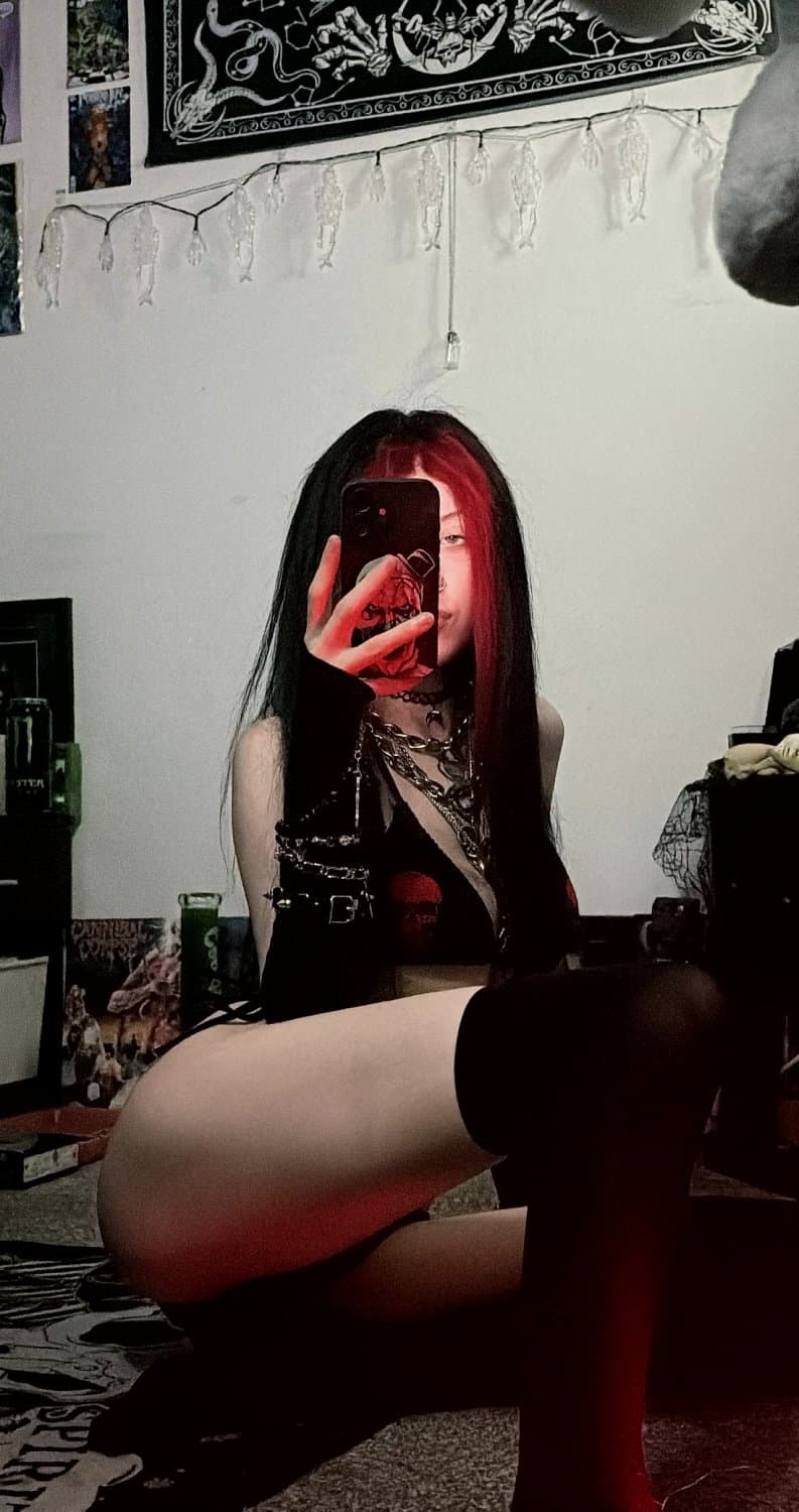 Click to view full size Glowing like forbidden fire