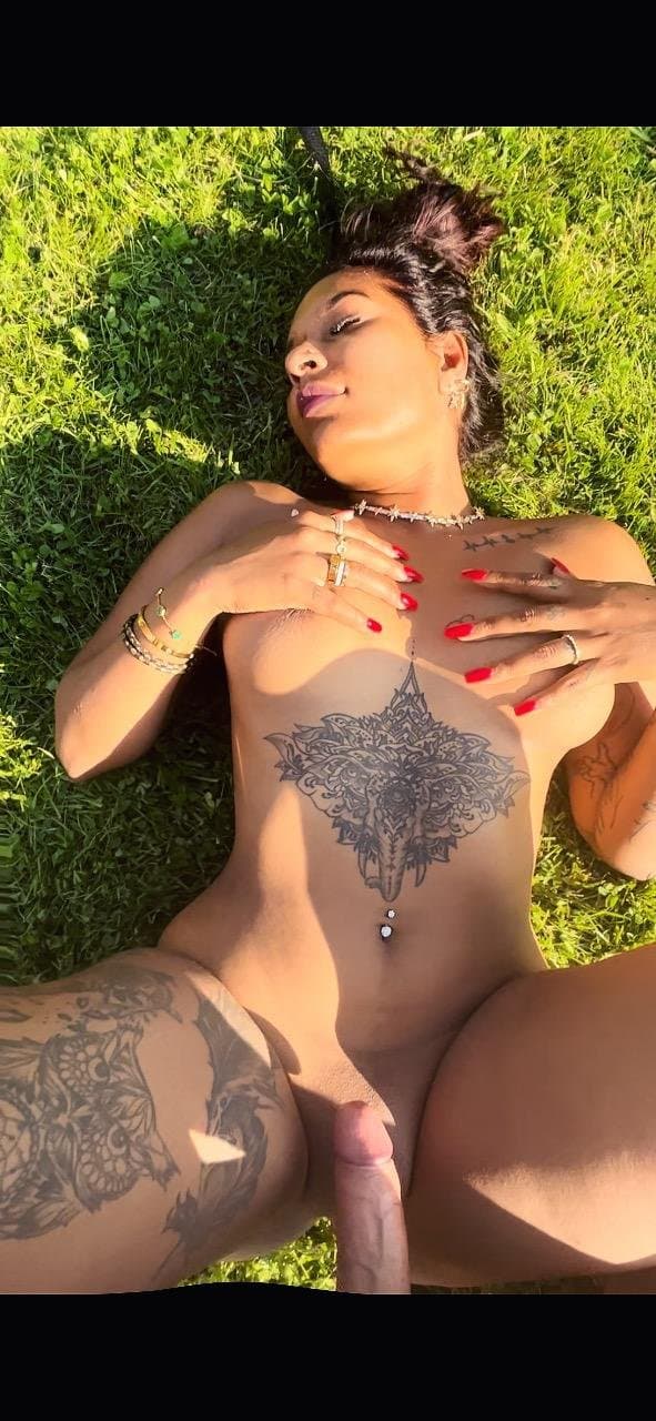 Escort scarlettkiss being a slut message if you want to fuck her or want to see more