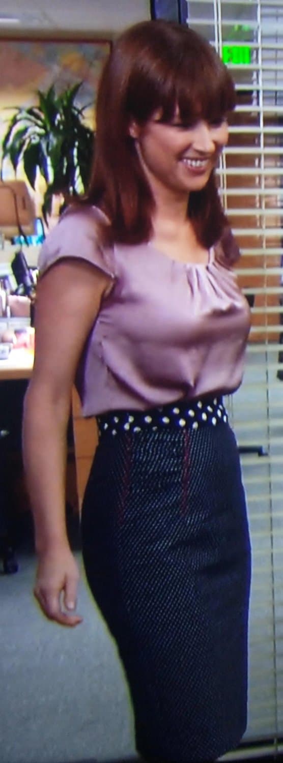 Everyone loves the slutty red headed secretary from The Office Ellie Kemper has a sexy petite body