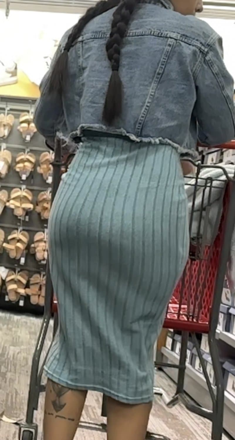 Candid booty in blue skirt walk/shake