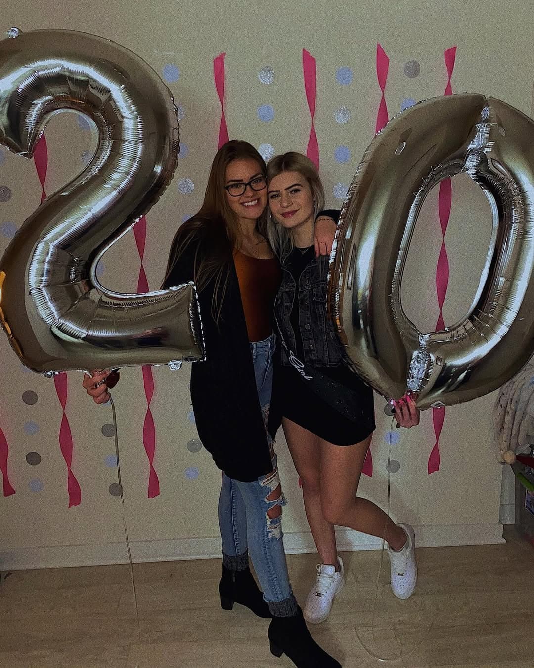 Sad watching the blonde join her friend making out by pulling his cock out in front of me