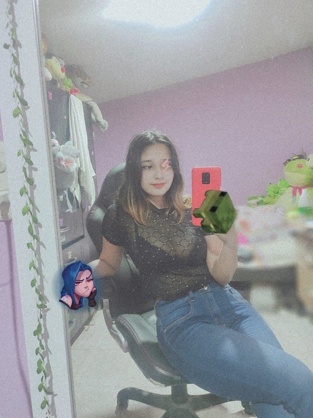 Blanquita hermosa con tetas jugozas???