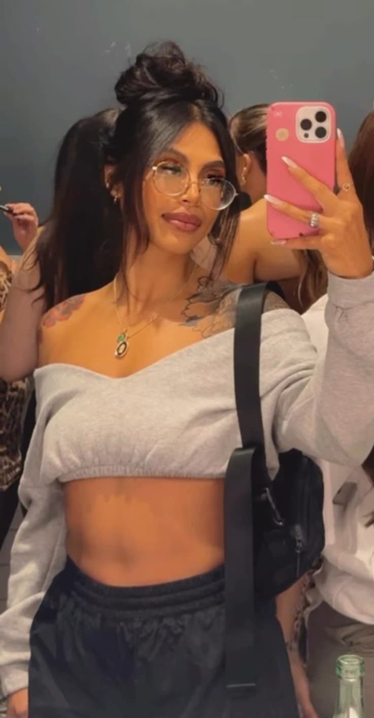 Sexy Latina MILF, Pregnant, Feet, Fit, Comments Welcomed.