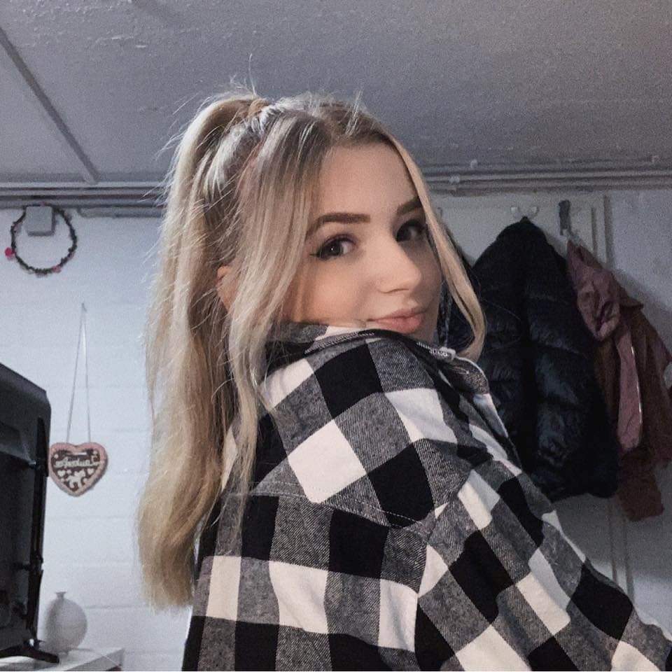 Vanessa 21yo Polish cocksucker living  in Germany