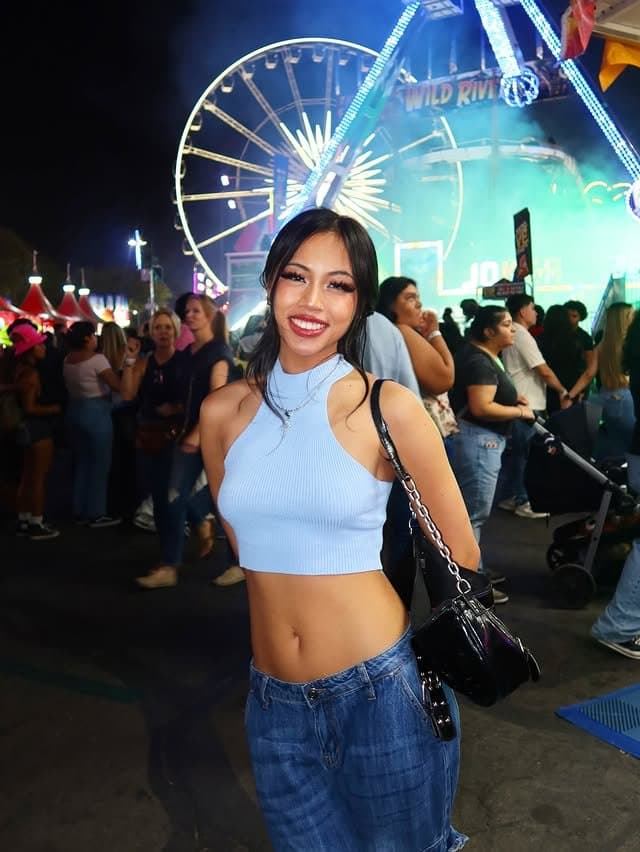 Sexy phat ass ABG teen Noelle