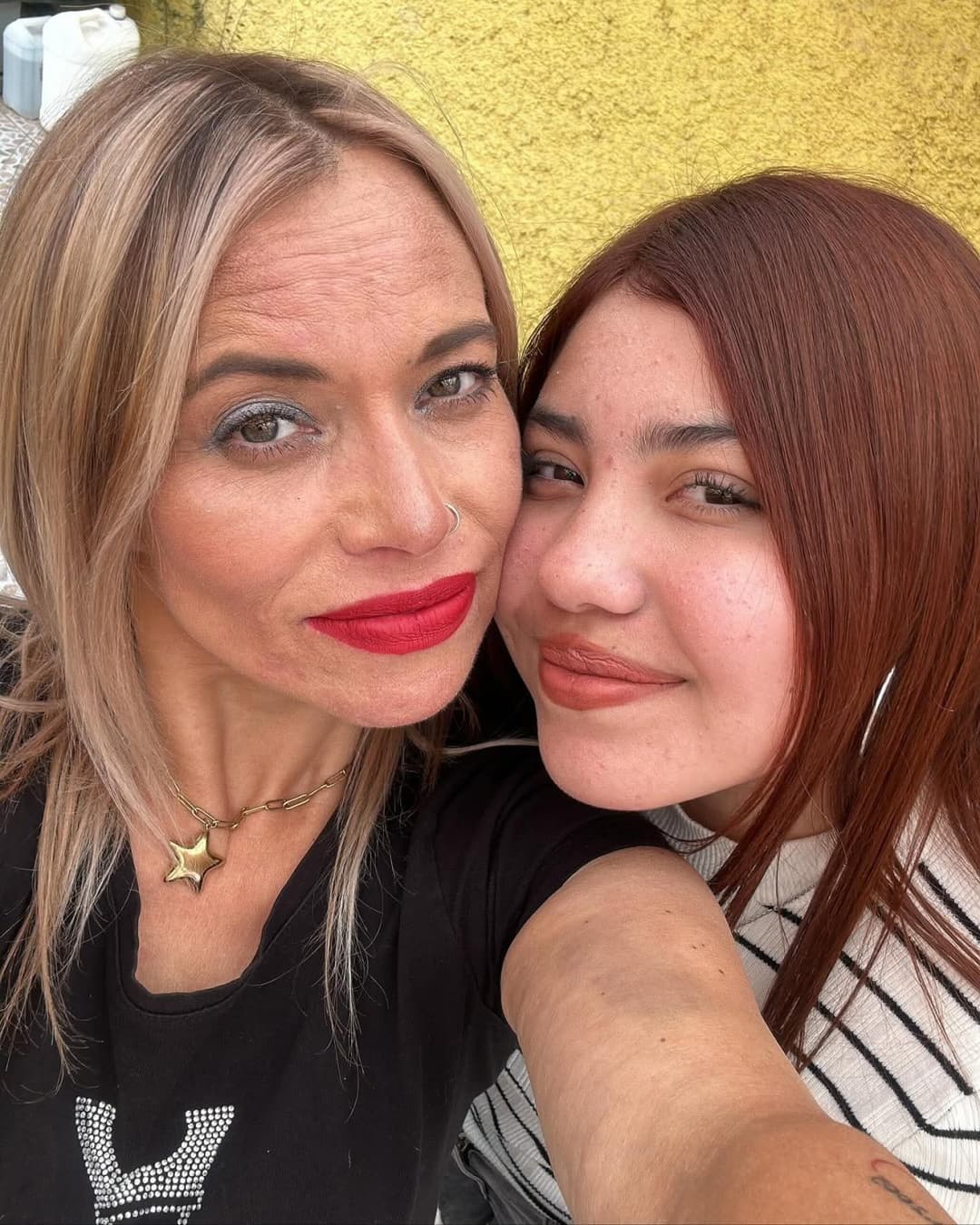 Haberme cogido a la mamá y unos años mas tarde a su hija fue excitante, las dos la chupan delicioso