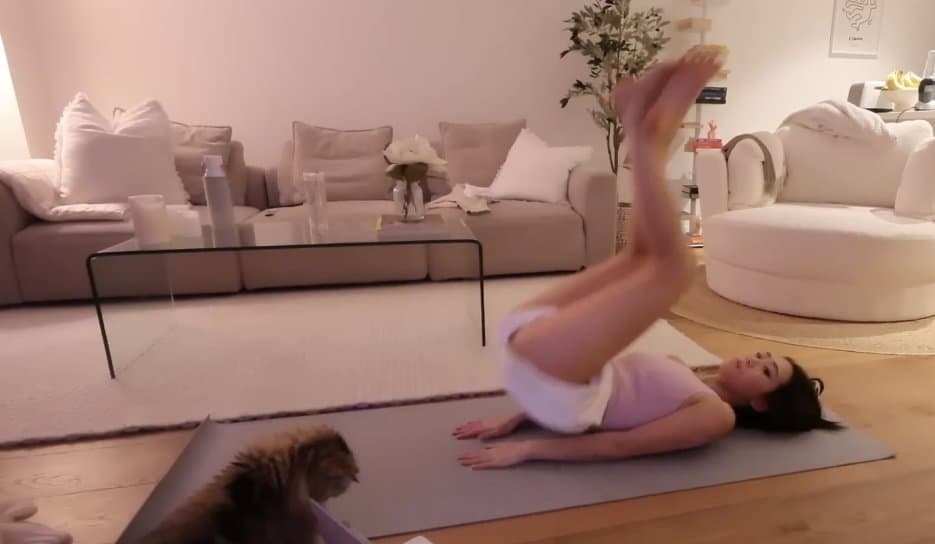 Cheeky home workout for daddy