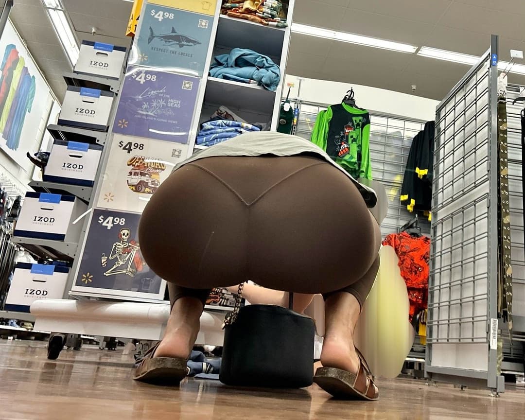 brown leggings older blonde milf flexible af. already know she a freak in the ?