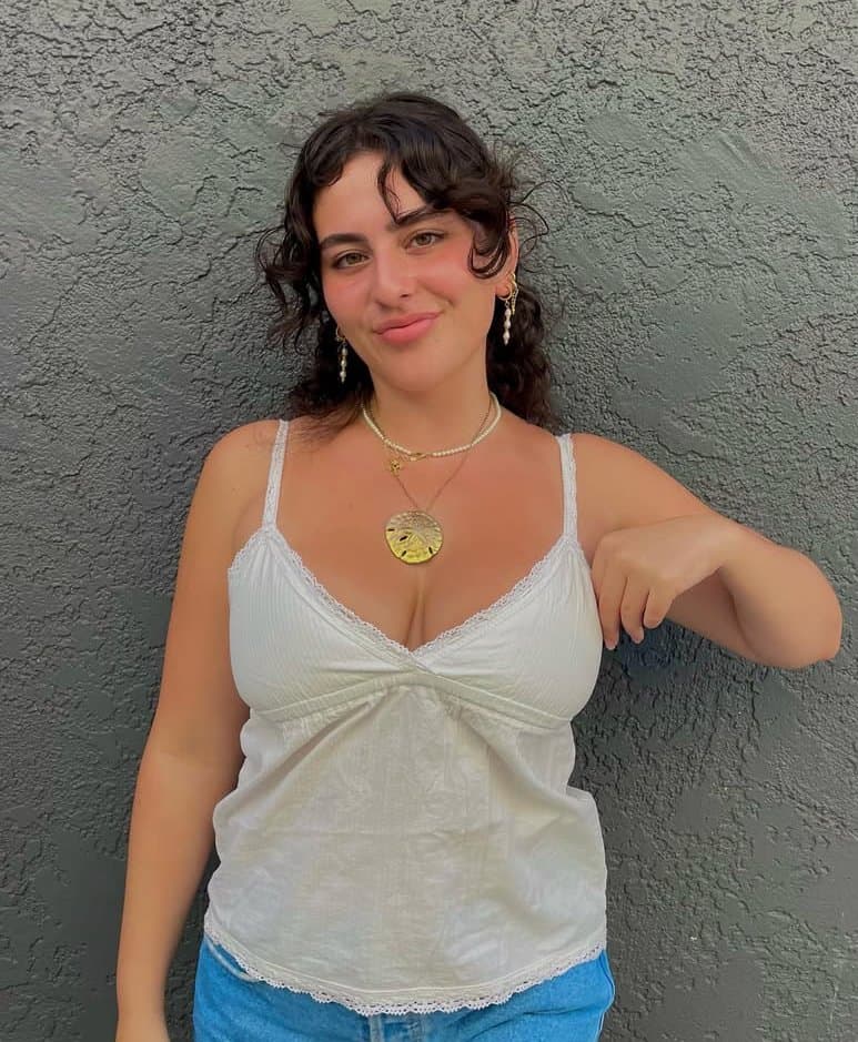 Juicy jugs teen slut Alex is begging for big loads all over her scrumptious tits