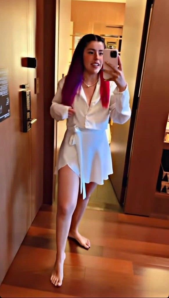 SON SUPER PUTAS Y QUIEREN PRIVACIDAD. PERO PRIMERO ANDAN CALENTANDO LAS MUY ZORRAS,SON DELICIOSAS.