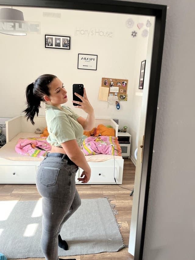 Thick PAWG Gym Slut Has A Great Big Ass