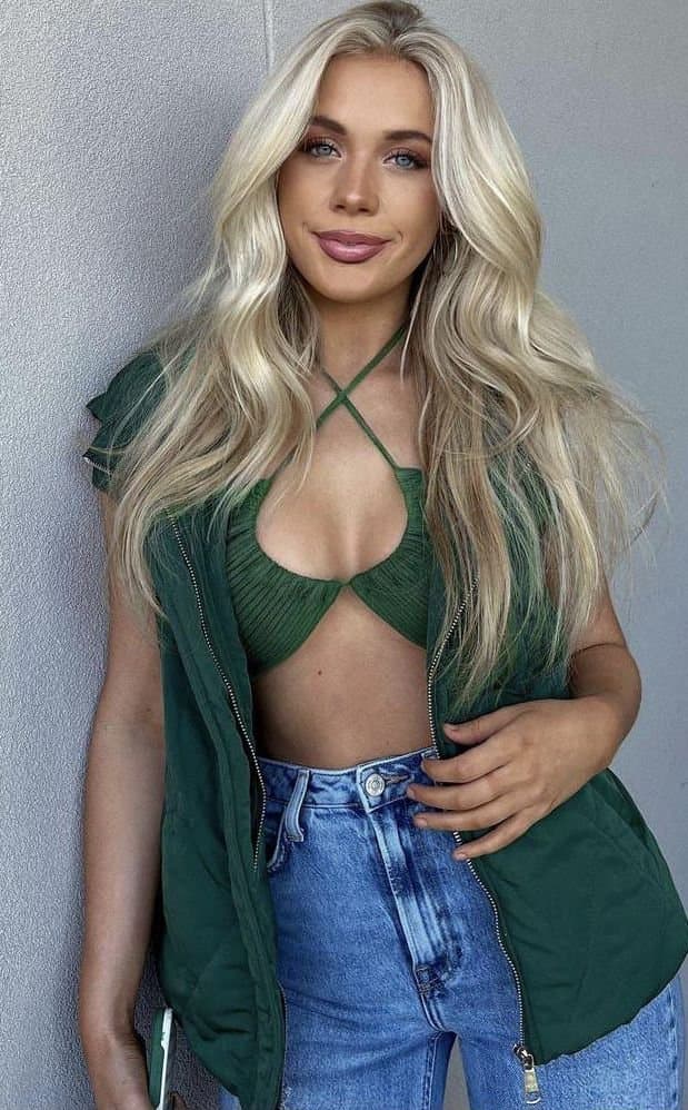 Megan Moroney Big Busty Beautiful Breast&Banging Body Has Me Throbbing She So Adorable and Sexy??