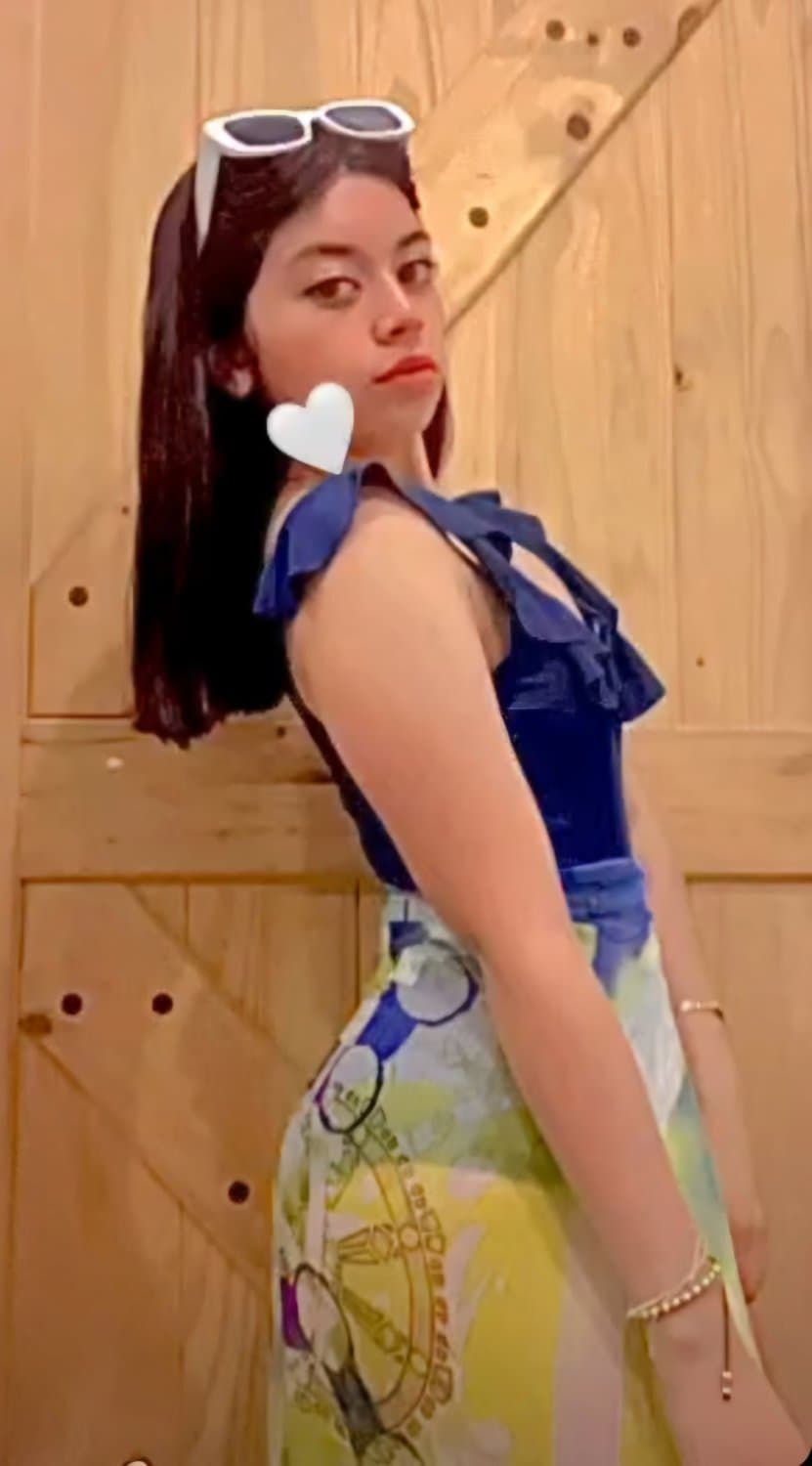 Chaparrita nalgona con algunos fakes