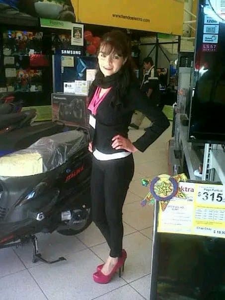 Vendedora mexicana sexi de Elektra