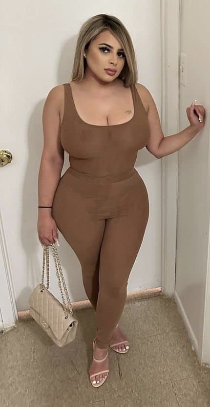 Persian chick with a phat ass and big tits