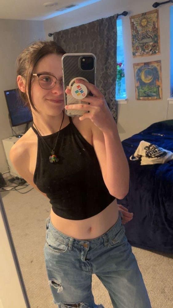 Slut with a gaping ear to be teased