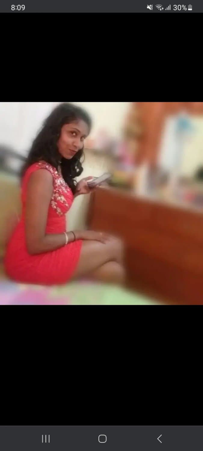 Love that my aunt shows off her body and that sexy face