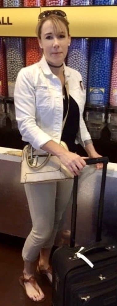 Slutty MILF Maria Opens Her Big Sloppy Cunt