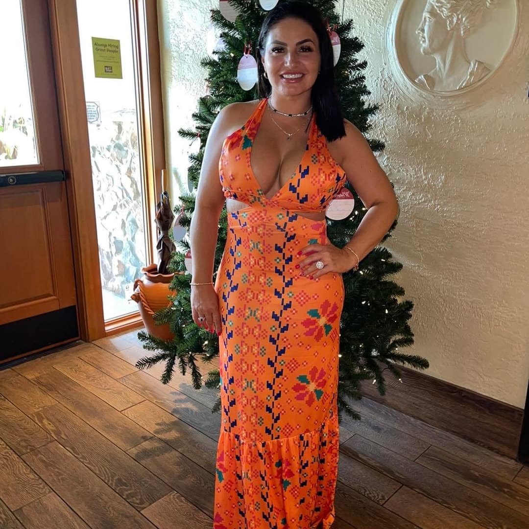 Busty Florida Spanish MILF Mafe Gordon