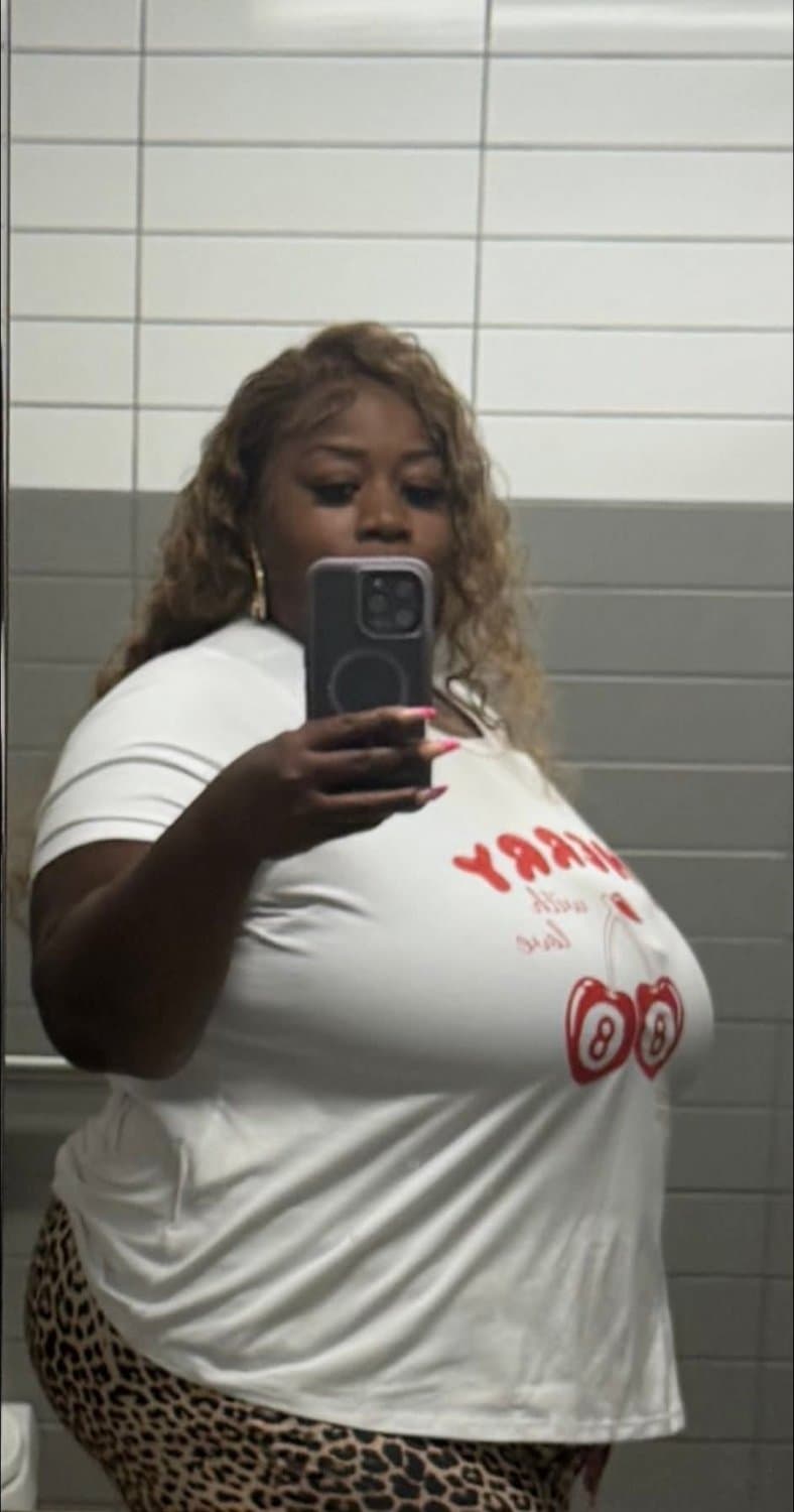 Aunty got mad when I nutted in her mouth without telling her,but low key she loves the taste of cum