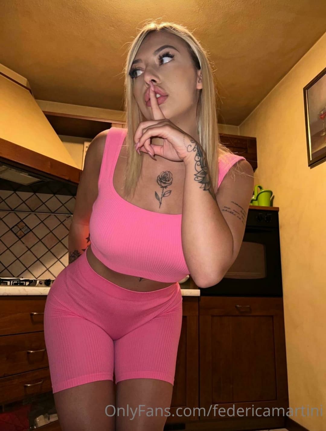 Italian fart queen federichina scoreggina