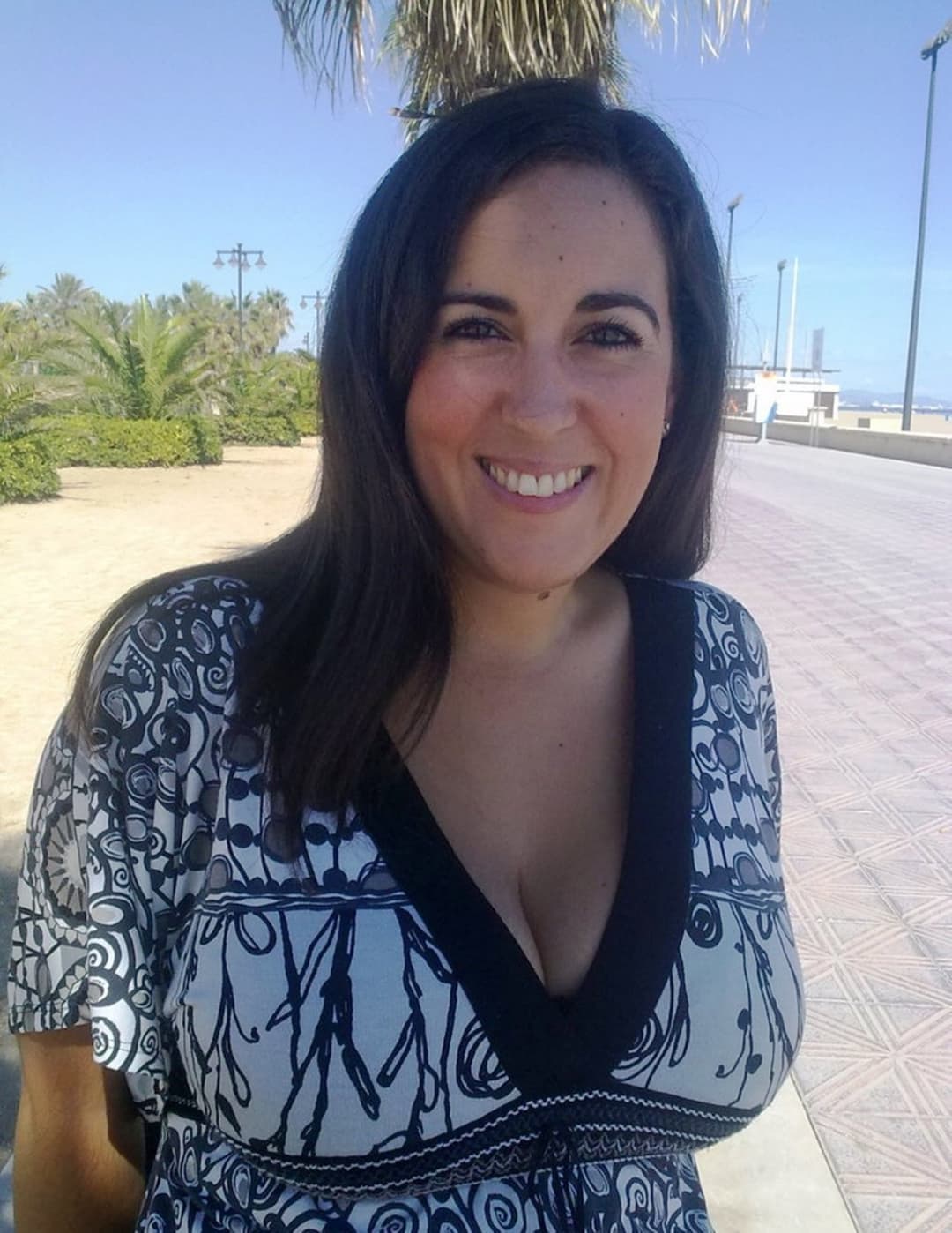 Click to view full size White Milf With Gigantic Tits