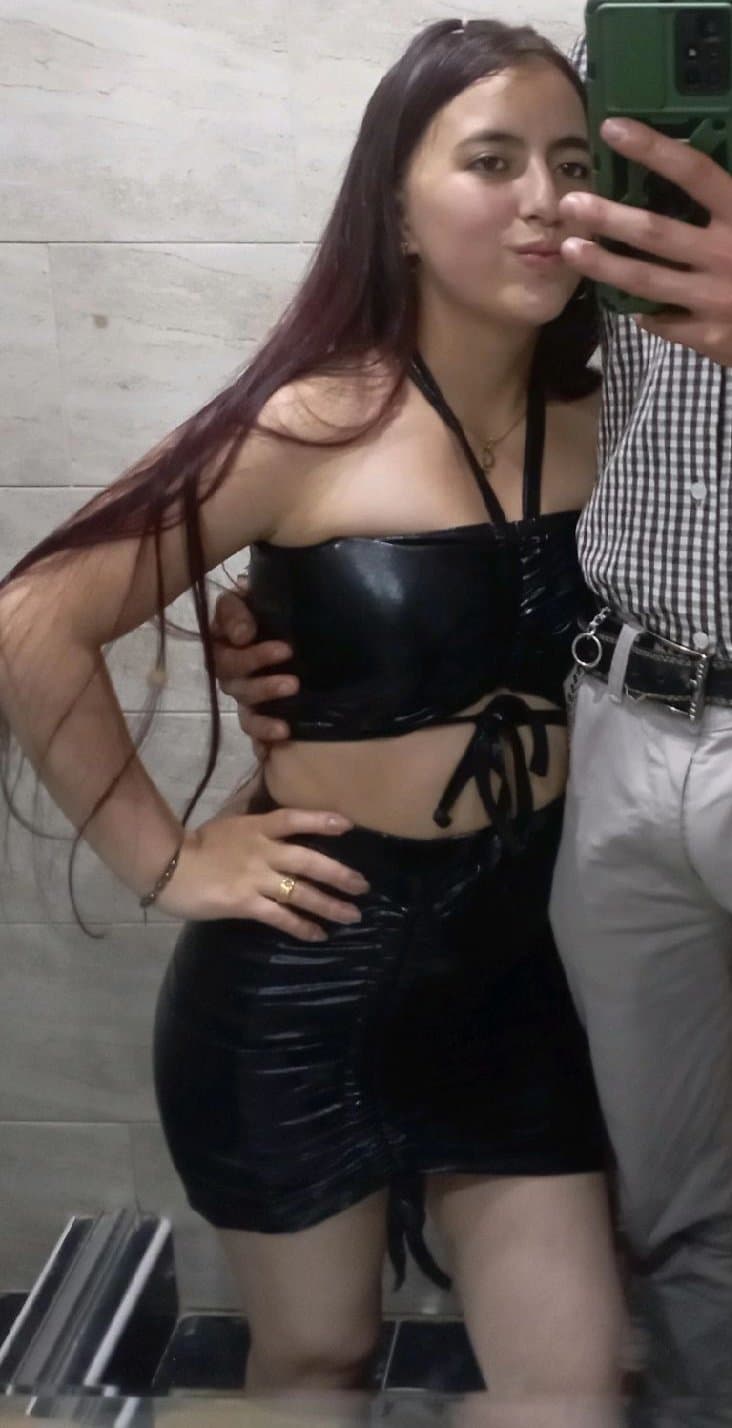 Me encanta tener sexo anal con un viejo verde borracho en un baño de un bar