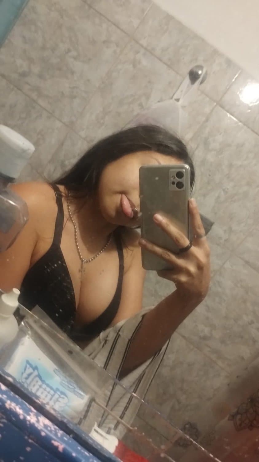 Pendeja Argentina enana gótica puta culona