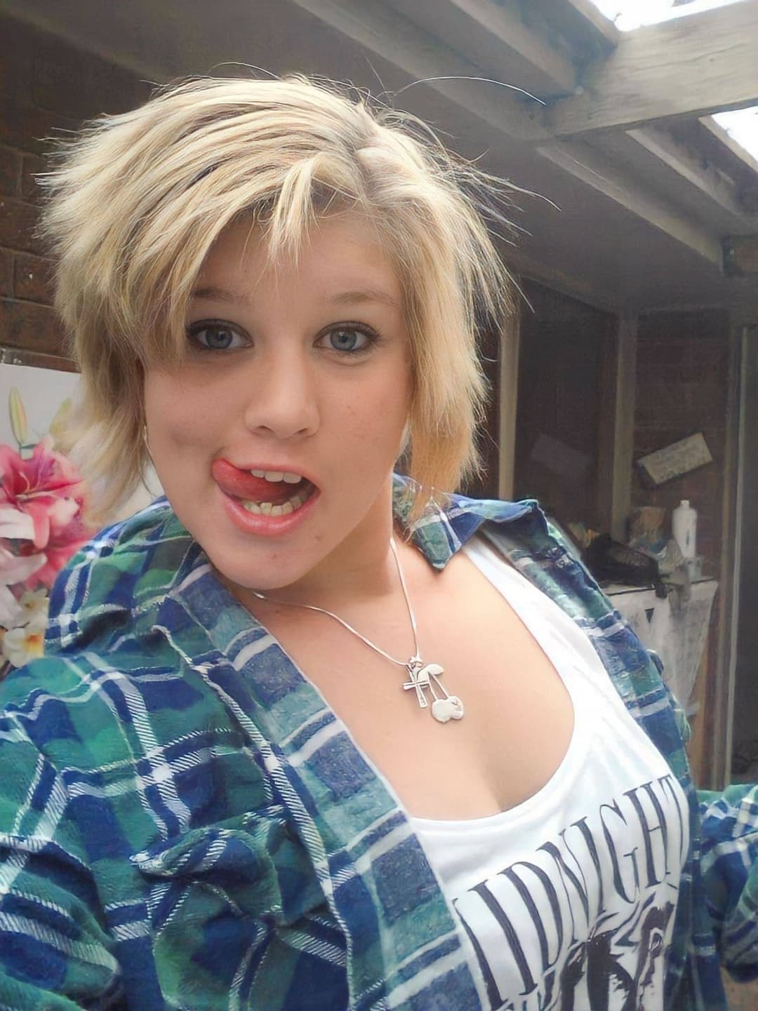 Fapping to this blonde pawg feels so fucking good