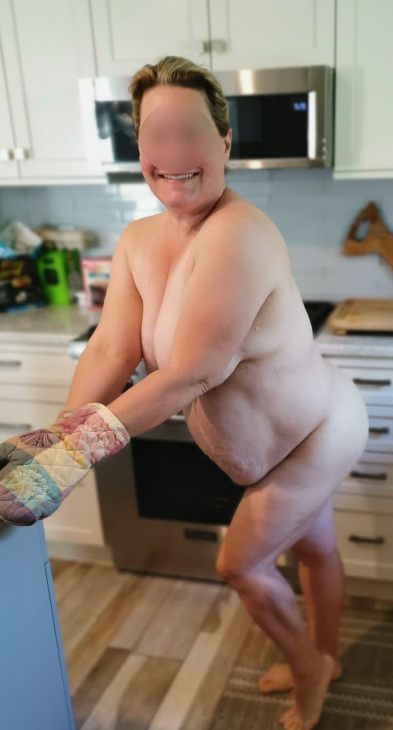 BBW Wife Voyeur Exhibitionist Caught Nude in Kitchen