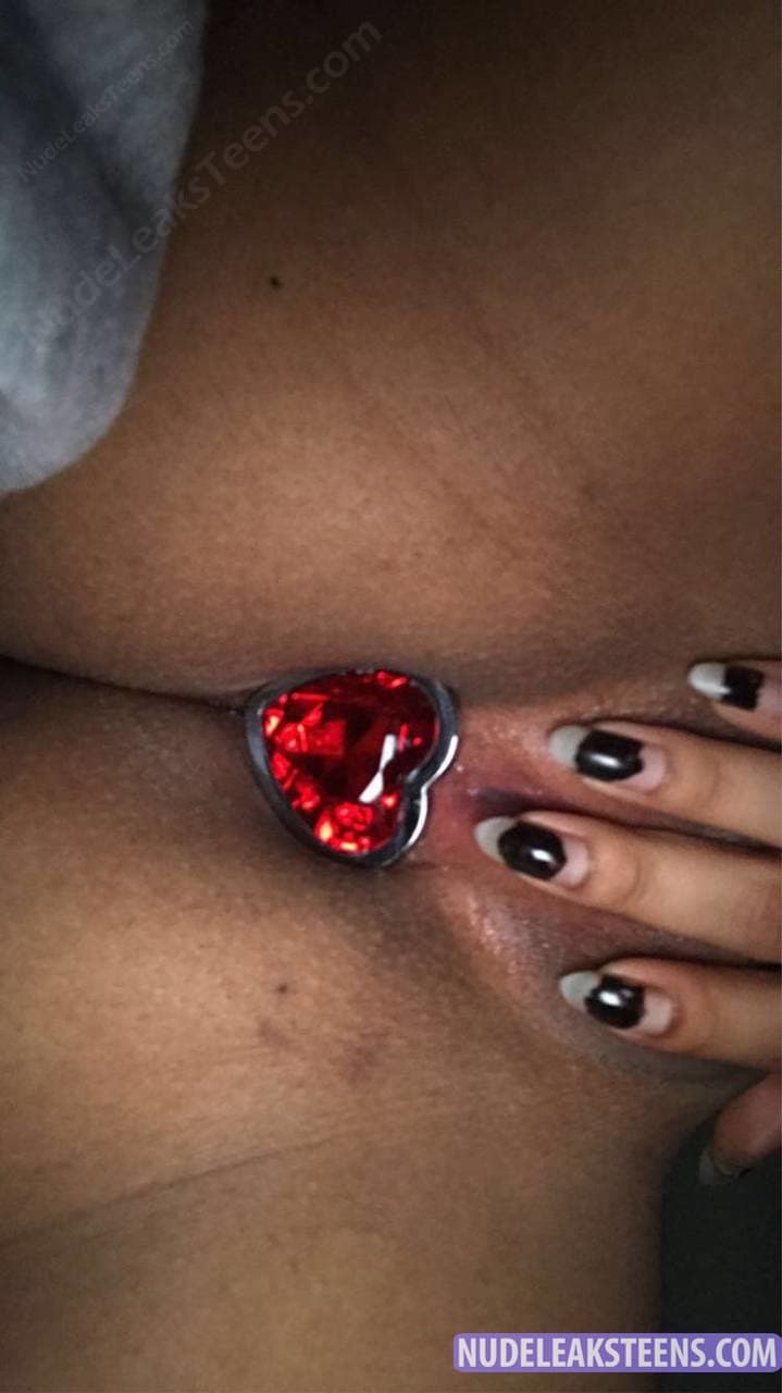 sexy black girl masturbates