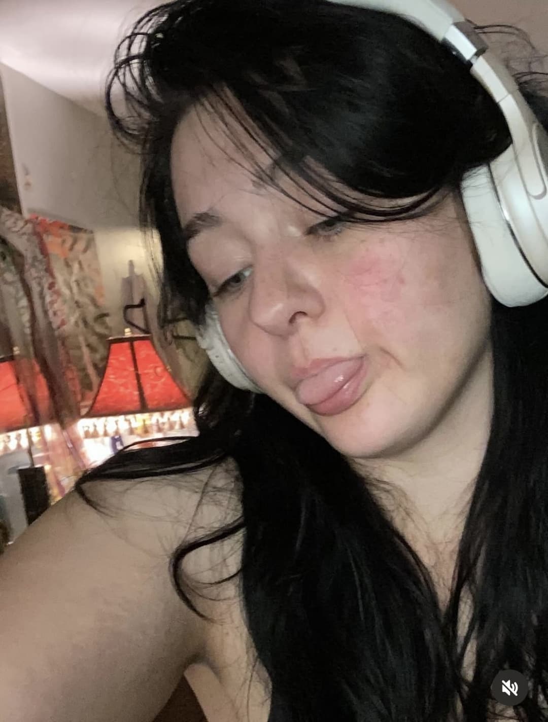 Click to view full size Liz Being Nervous About Rooming With A Random Man. Then He Tied Her Up In His Basement..??