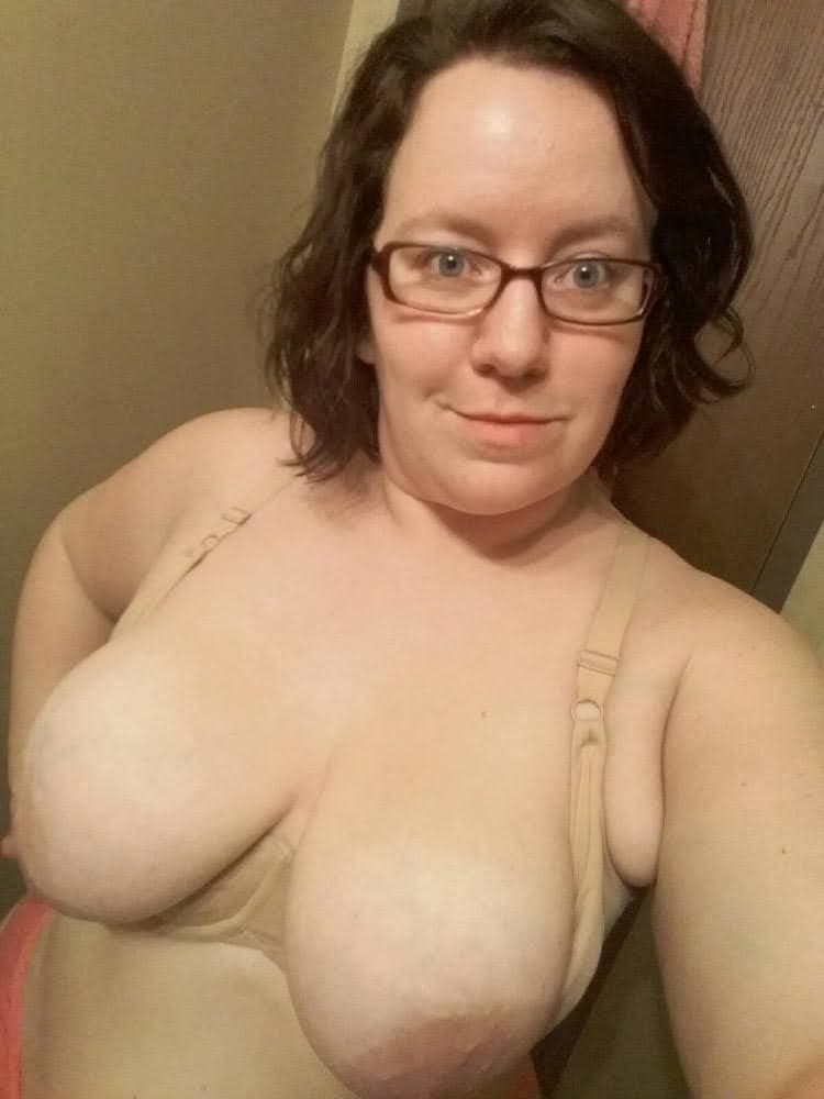 More bbw slut jen with fat ass hairy pussy fat tits!  Just love her spread pussy