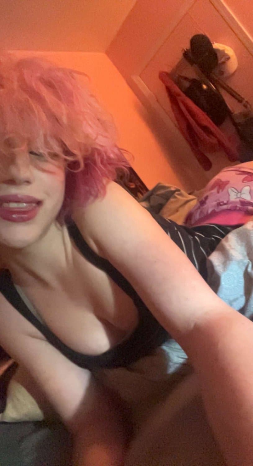 pink haired emo girl arches and shows ass