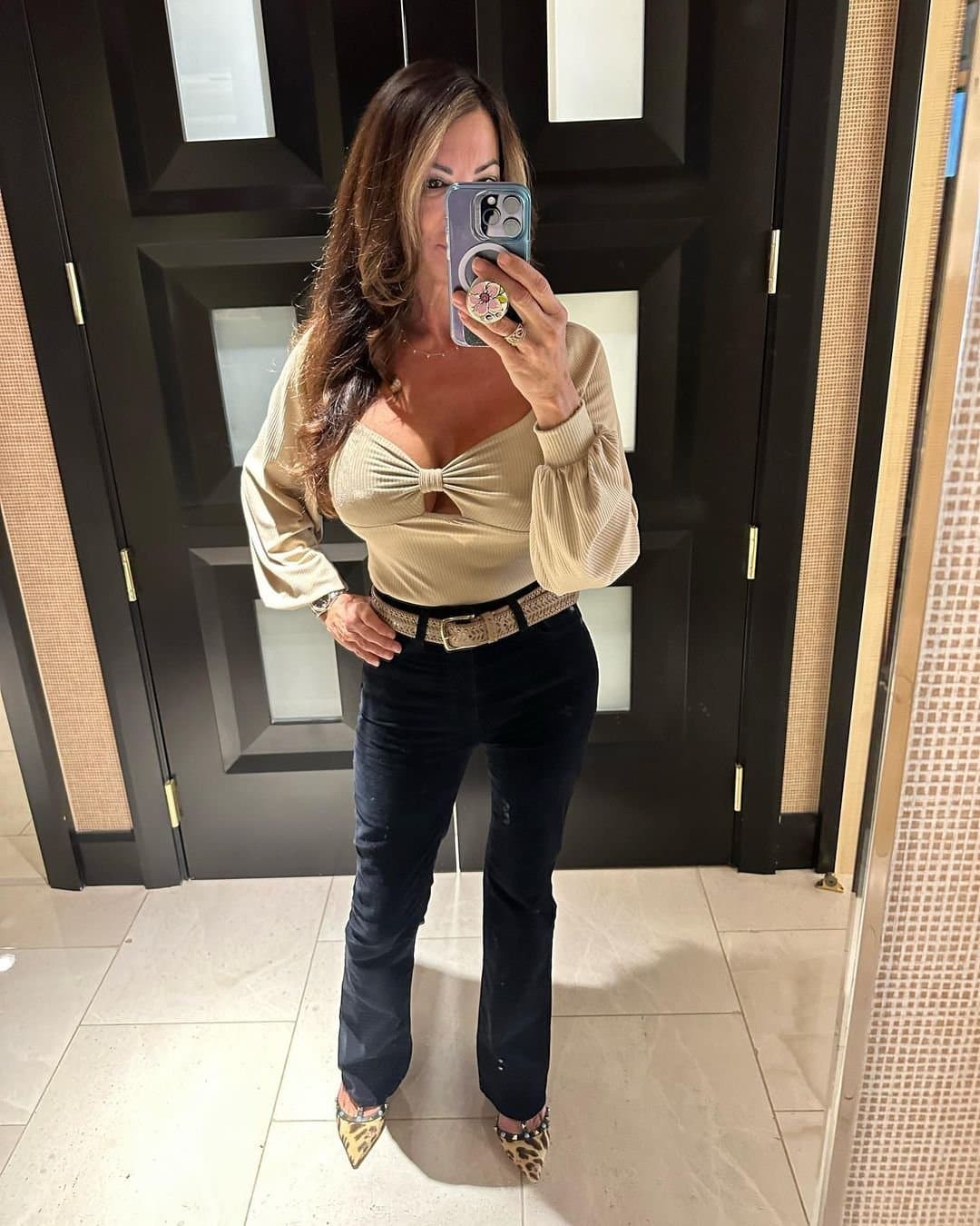 GIlf with big tits