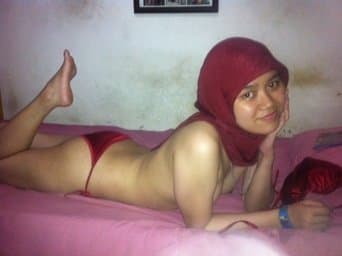 jilbab bugil merah pratiwi