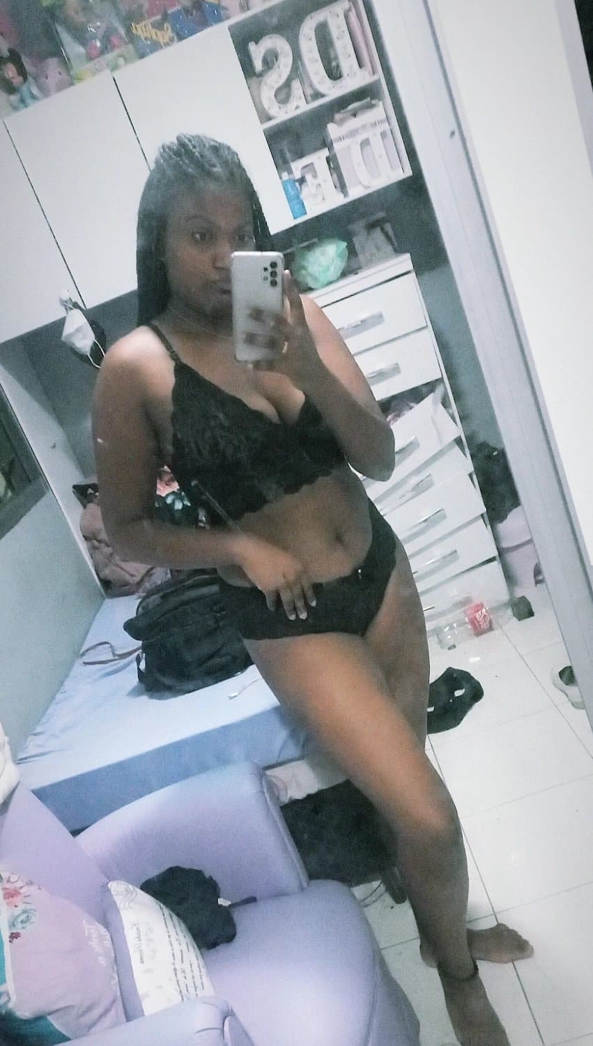 Negra gostosa de langerie