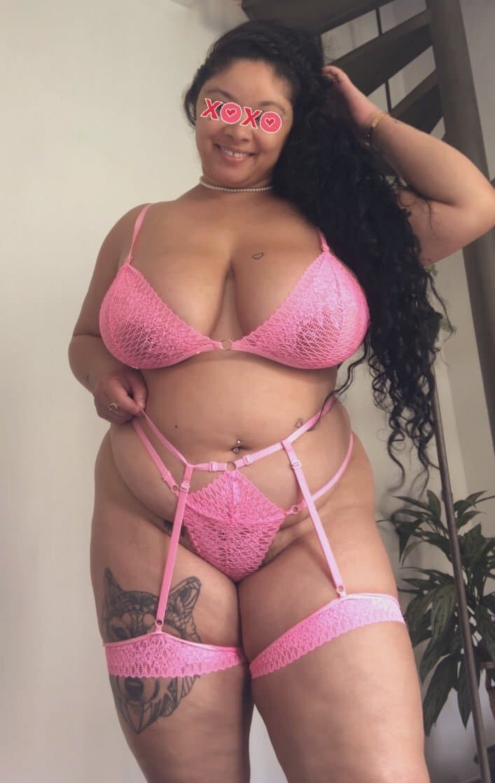 Esposa gordinha é mulher pra no mínimo dois comer gostoso....gostosa do rabo gostoso