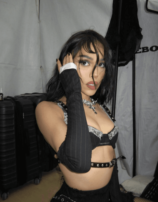 Danna Paola, The Elite Whore