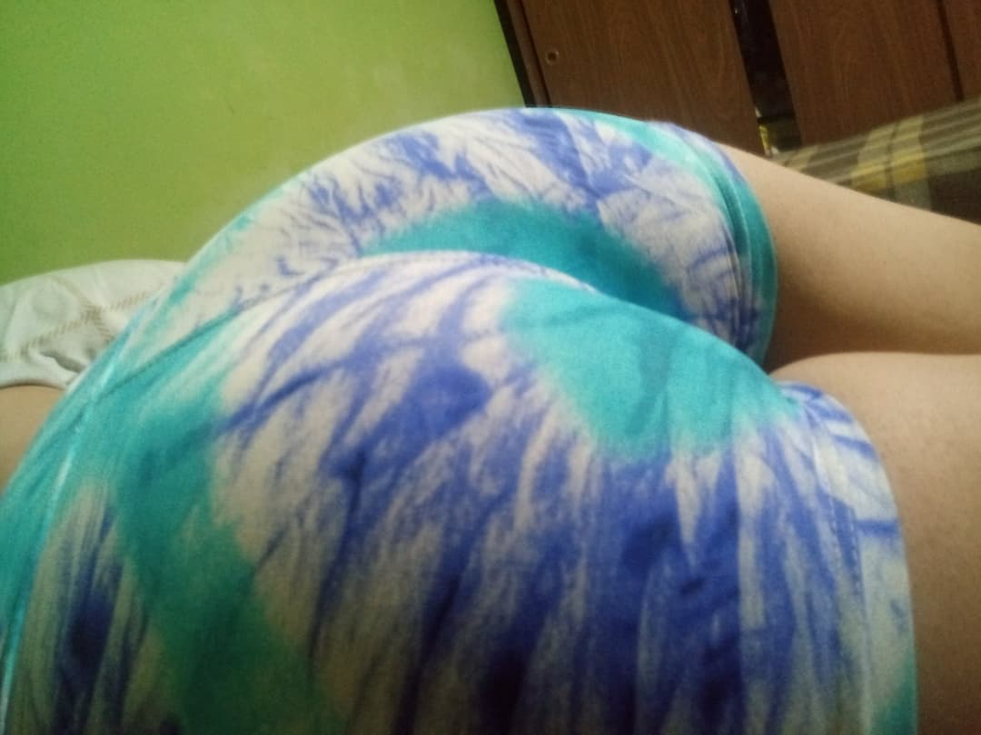 Culo con el shorts azul ?
