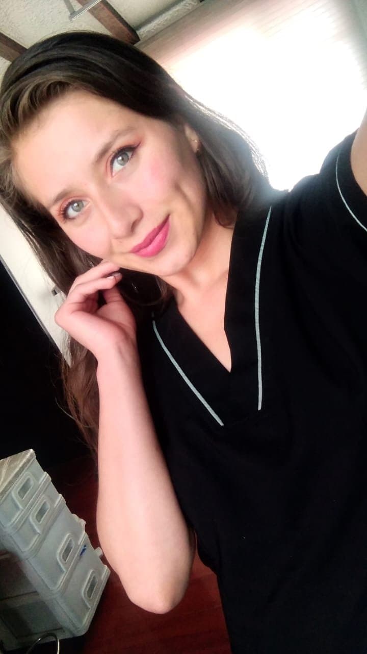 Masajista erótica - Oral al natural - masaje final feliz - penetración vaginal - puta ojos azules.