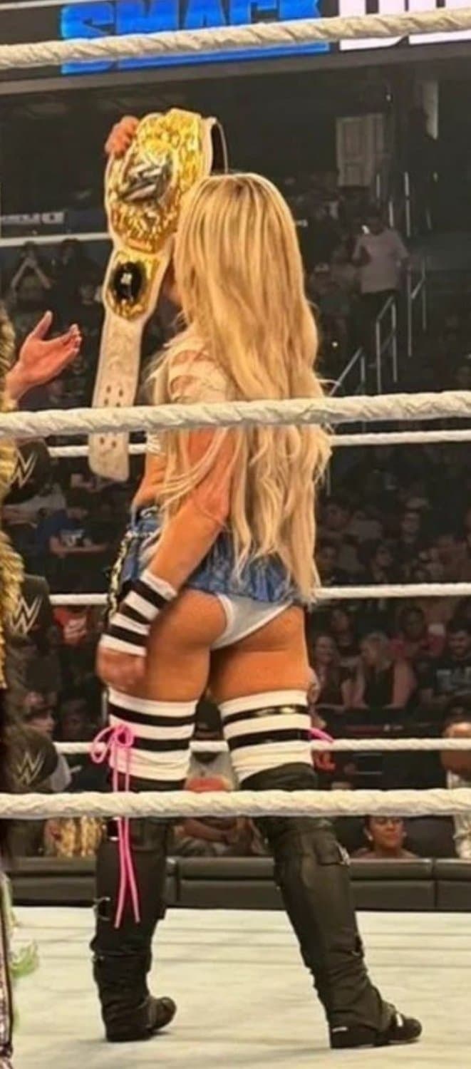 Me excita tanto verle el calzoncito blanco