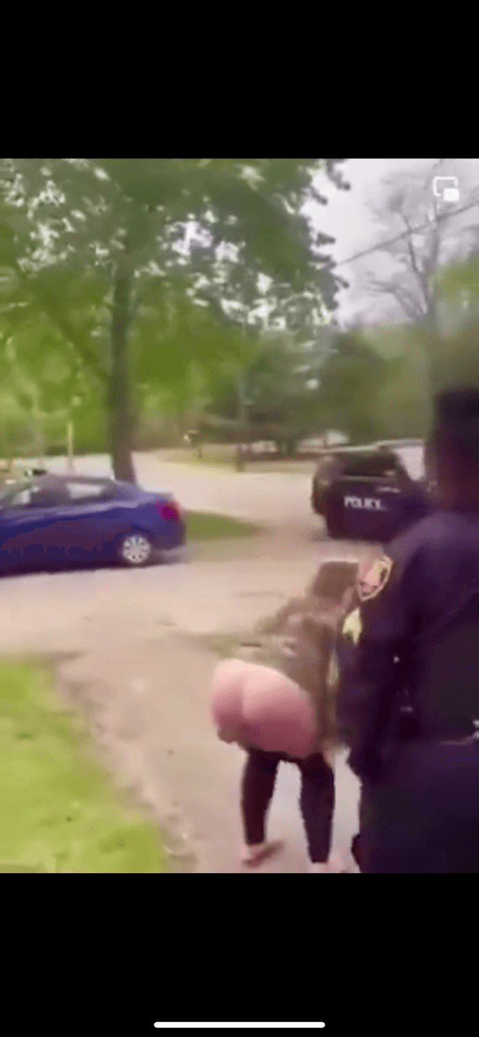 Flashes ass in front of cop tased when try running away ??